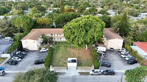 2621 Grant Street Hollywood FL 33020