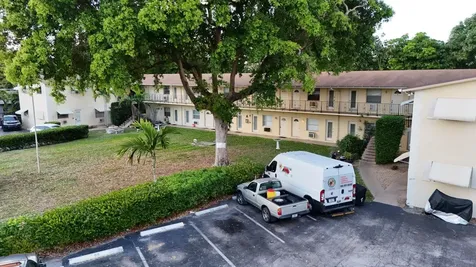 2621 Grant Street Hollywood FL 33020