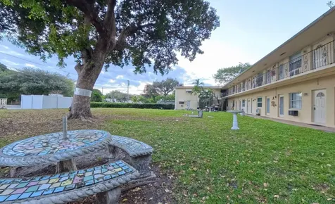 2621 Grant Street Hollywood FL 33020
