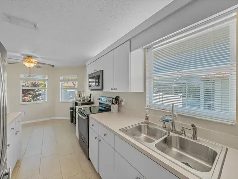 1149 Se Cambridge Drive Port Saint Lucie FL 34952