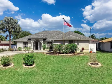 1149 Se Cambridge Drive Port Saint Lucie FL 34952