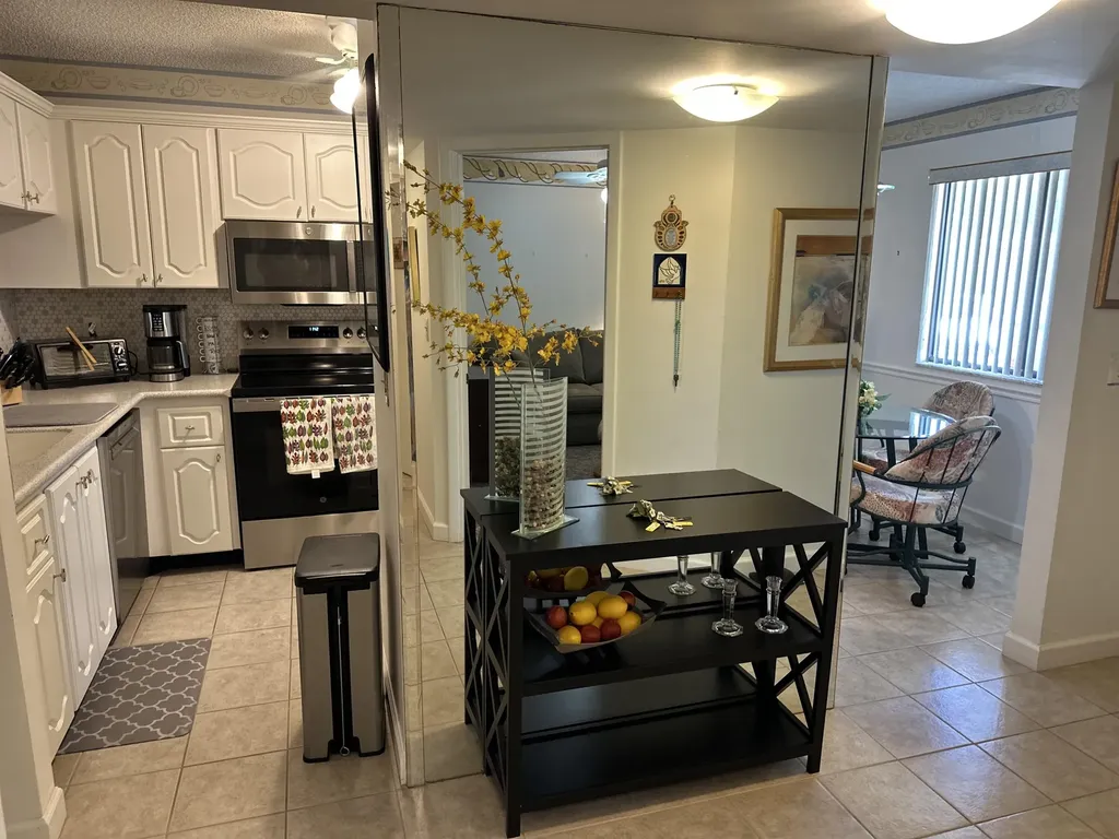 3138 Via Poinciana Lake Worth FL 33467