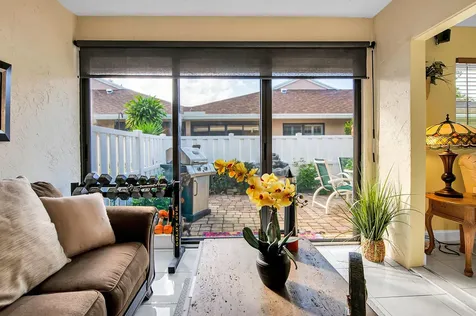 8182 Springtree Road Boca Raton FL 33496