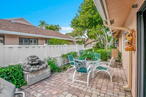 8182 Springtree Road Boca Raton FL 33496