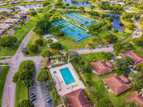 8182 Springtree Road Boca Raton FL 33496