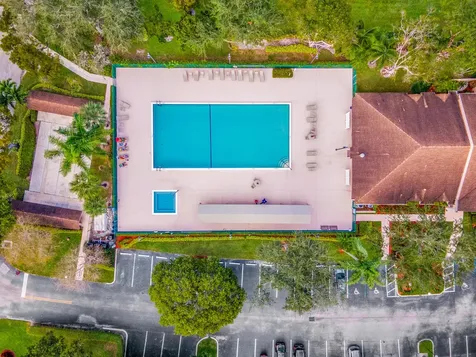 8182 Springtree Road Boca Raton FL 33496