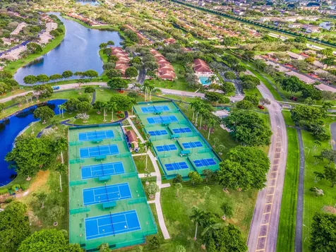 8182 Springtree Road Boca Raton FL 33496