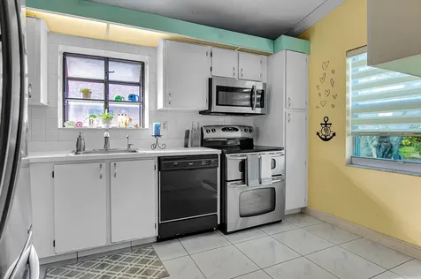 8182 Springtree Road Boca Raton FL 33496