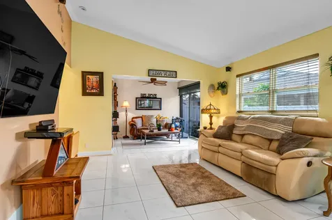 8182 Springtree Road Boca Raton FL 33496