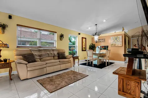 8182 Springtree Road Boca Raton FL 33496