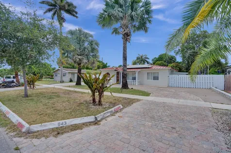515 Ne 139 Street North Miami FL 33161