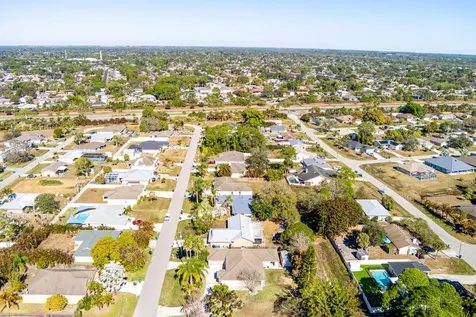 1443 Se Proctor Lane Port Saint Lucie FL 34983