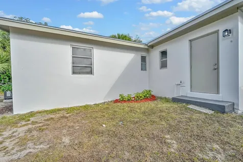8487 Se Begonia Way Hobe Sound FL 33455