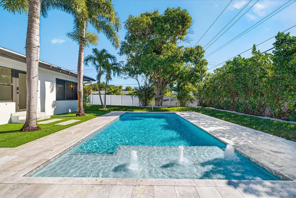 1004 Avon Road West Palm Beach FL 33401