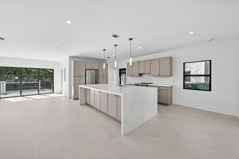 1004 Avon Road West Palm Beach FL 33401