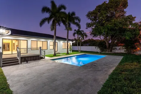 1004 Avon Road West Palm Beach FL 33401