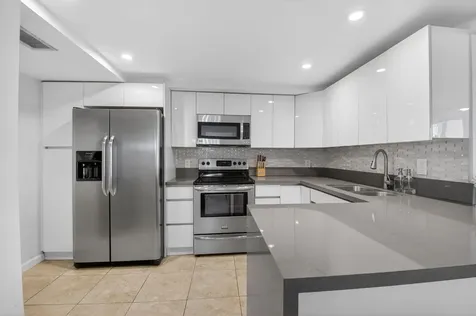 5280 Nw 2nd Avenue Boca Raton FL 33487