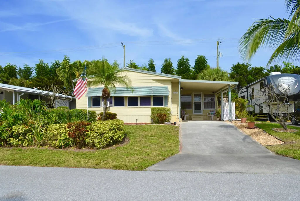 8031 Se Homestead Avenue Hobe Sound FL 33455