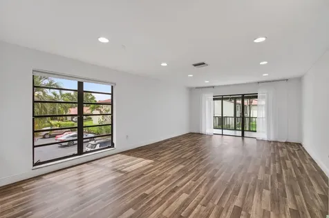 8536 Casa Del Lago Boca Raton FL 33433
