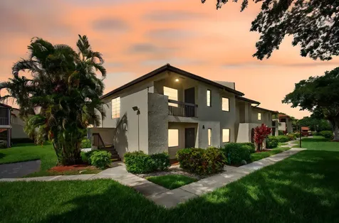 8536 Casa Del Lago Boca Raton FL 33433