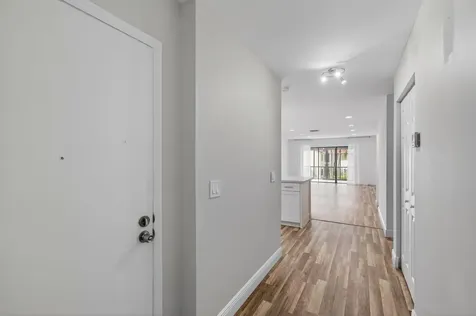 8536 Casa Del Lago Boca Raton FL 33433