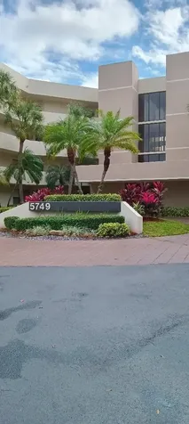5749 Camino Del Sol Boca Raton FL 33433