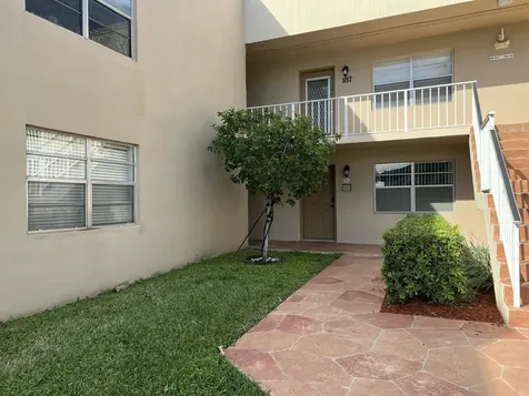 832 Normandy R Delray Beach FL 33484