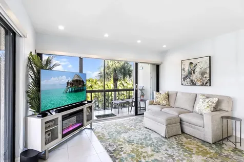 2550 Presidential Way West Palm Beach FL 33401