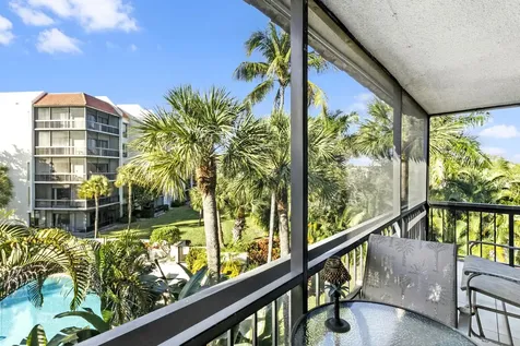 2550 Presidential Way West Palm Beach FL 33401
