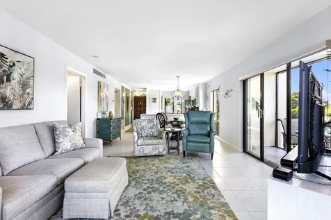 2550 Presidential Way West Palm Beach FL 33401