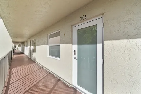27 Abbey Lane Delray Beach FL 33446