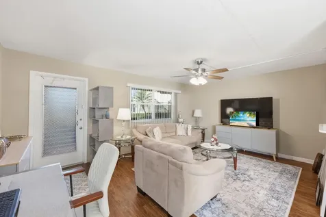 207 Saxony Delray Beach FL 33446