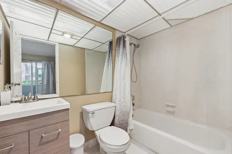 207 Saxony Delray Beach FL 33446