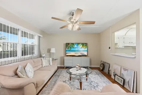207 Saxony Delray Beach FL 33446