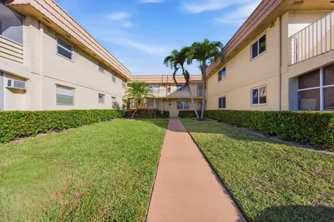 207 Saxony Delray Beach FL 33446
