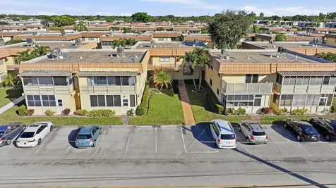 207 Saxony Delray Beach FL 33446