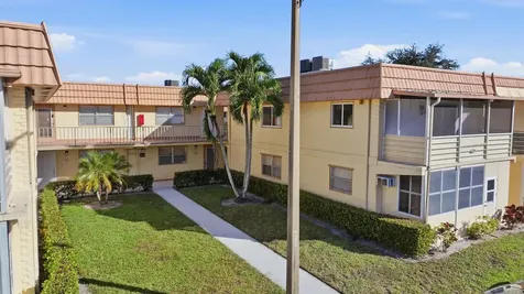 207 Saxony Delray Beach FL 33446