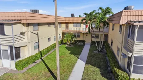 207 Saxony Delray Beach FL 33446
