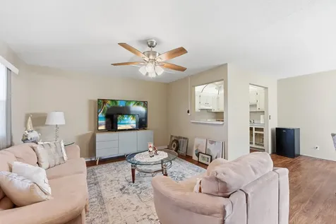 207 Saxony Delray Beach FL 33446