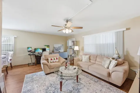 207 Saxony Delray Beach FL 33446