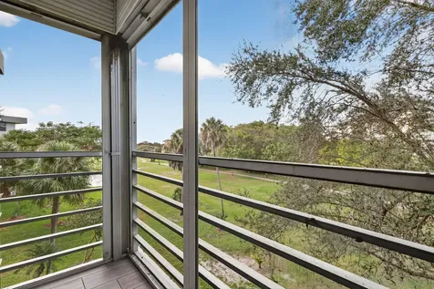545 Oaks Lane Pompano Beach FL 33069