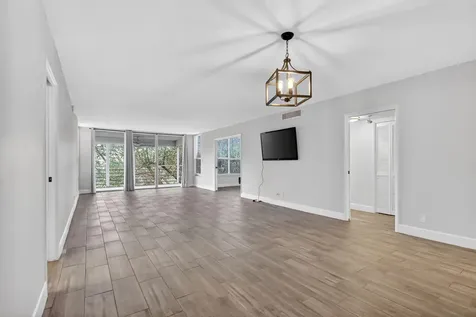 545 Oaks Lane Pompano Beach FL 33069