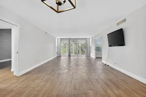 545 Oaks Lane Pompano Beach FL 33069