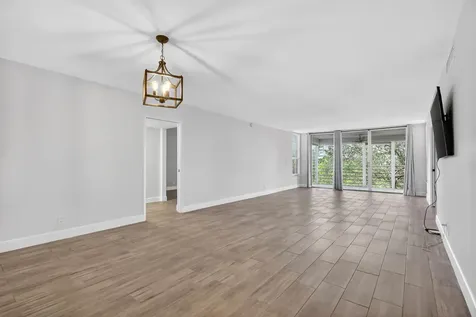 545 Oaks Lane Pompano Beach FL 33069