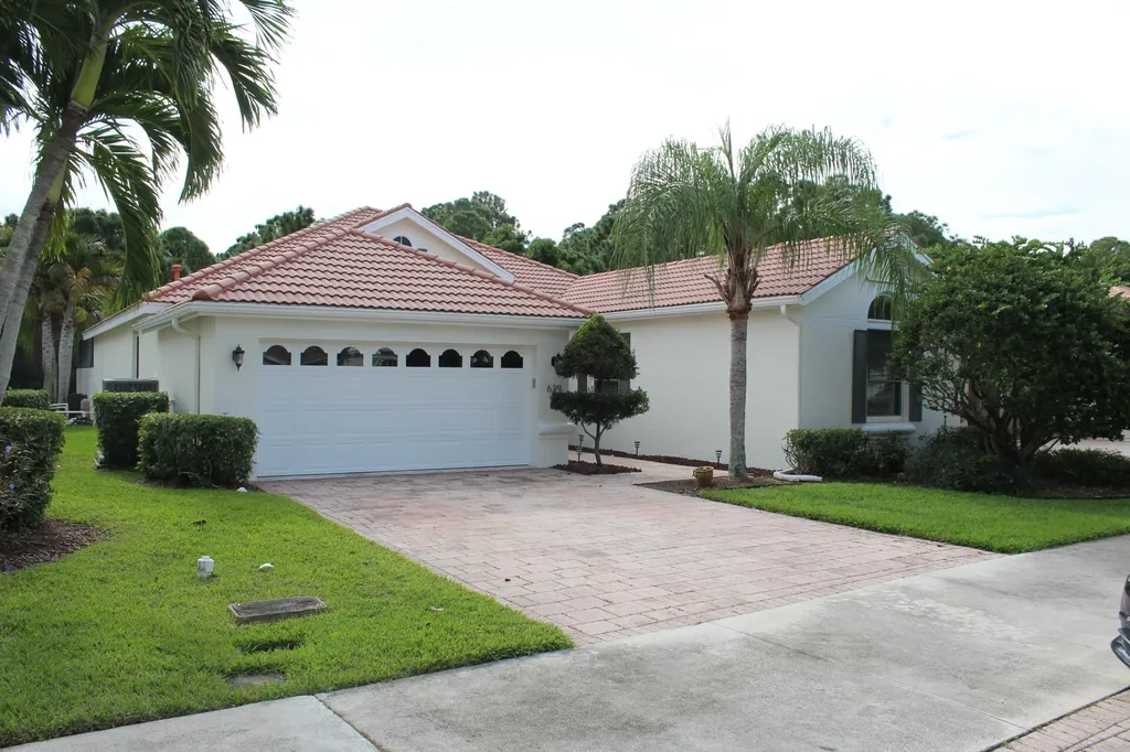 639 Sw Lake Charles Circle Port Saint Lucie FL 34986
