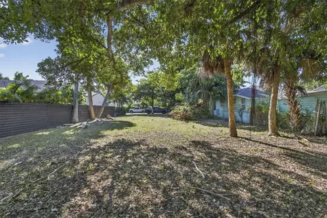 427 32nd Street West Palm Beach FL 33407