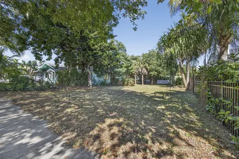 427 32nd Street West Palm Beach FL 33407