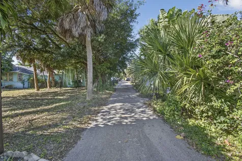 427 32nd Street West Palm Beach FL 33407