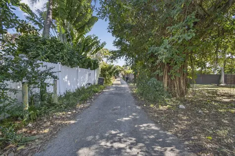 427 32nd Street West Palm Beach FL 33407