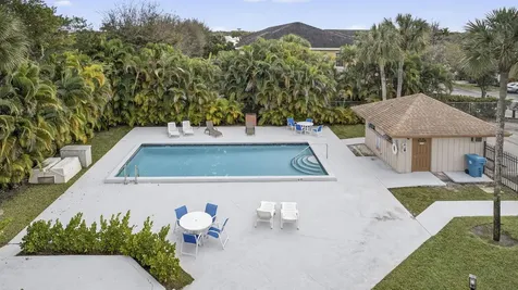 2400 Sw 19th Avenue Boynton Beach FL 33426